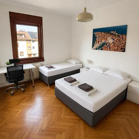 Huge Bbq Garden 2, Spacious Flat, Ac, Free Parking 2 Daire *