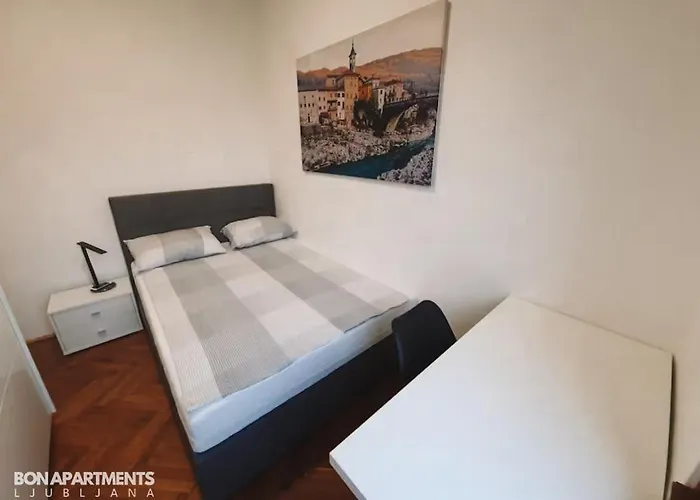 Appartamento Huge Bbq Garden 2, Spacious Flat, Ac, Free Parking 2