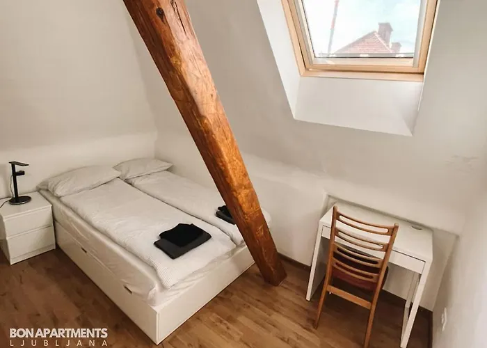 Appartamento Huge Bbq Garden 2, Spacious Flat, Ac, Free Parking 2